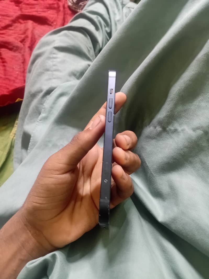 Apple iPhone 13 3