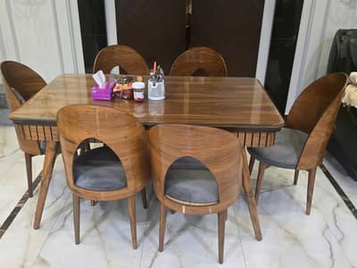 Dining tables with chers for good condition