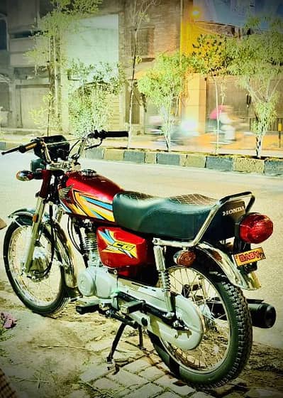 Red Cg 125 lush condition biometric on spot negotiable price