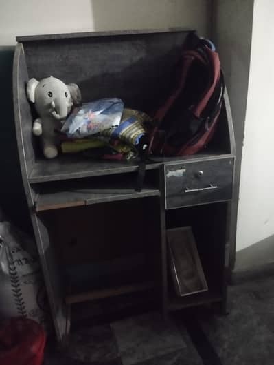 computer trolly in best condition