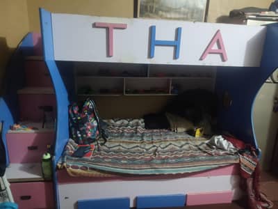 triple bunker bed
