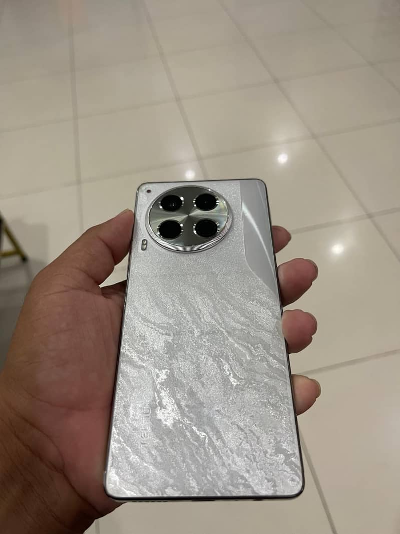 Tecno CAMON 30 0