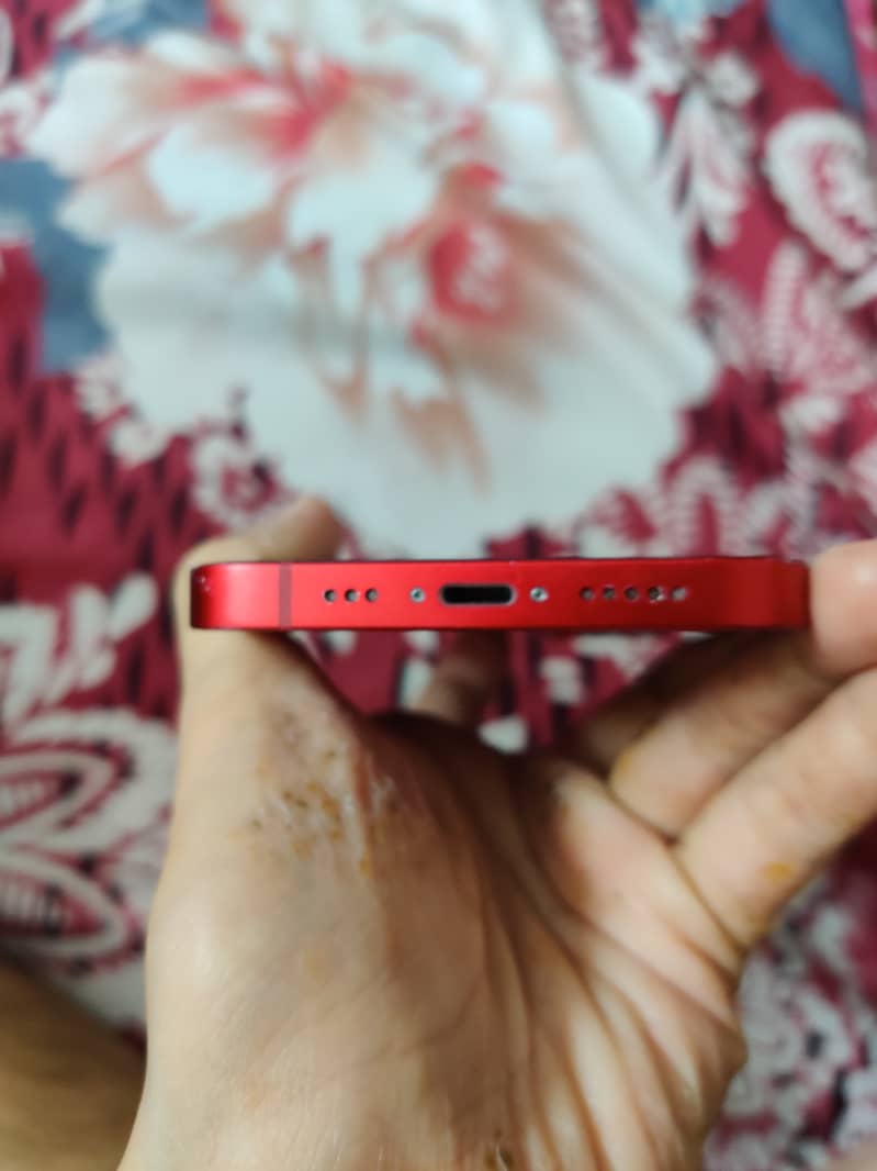 iPhone 13 4