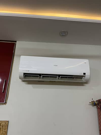 1 ton.  Ac.  Haier. Dc inverter