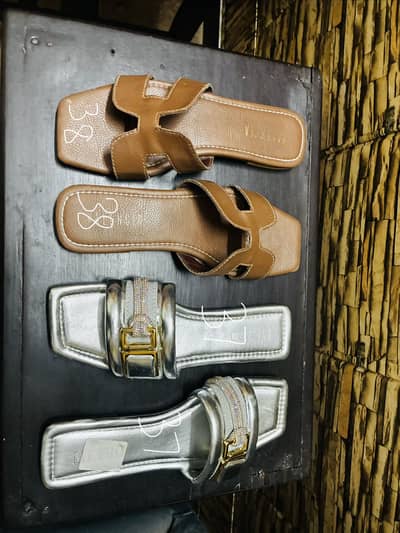 Flats sandals