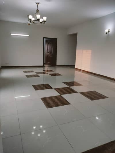 12 MARLA 4 BEDROOM APARTMENT AVAILABLE FOR SALE