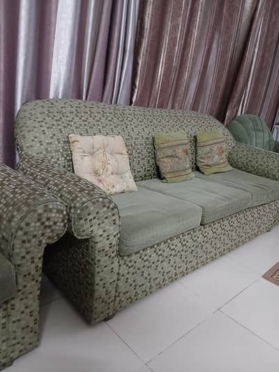 3 plus 1, total 4  seater 10/10, sofa molt foam, Askari X