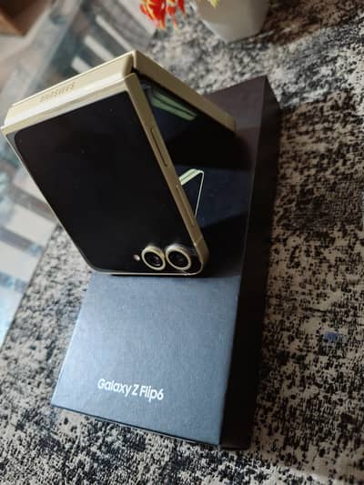 Samsung Galaxy Z Flip 6 (8/256) Gold 9.5/10 Official PTA AI Features