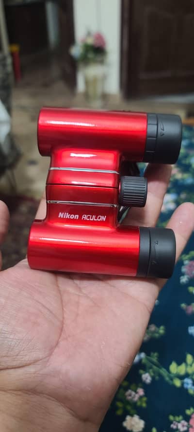 The Nikon ACULON T01 10x21 (Red) binoculars