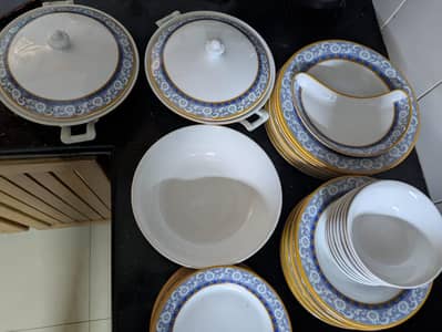 complete dinner set