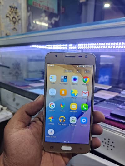 samsung j5 prim 2GB 16GB glas pe ek line ha baqi  all ok