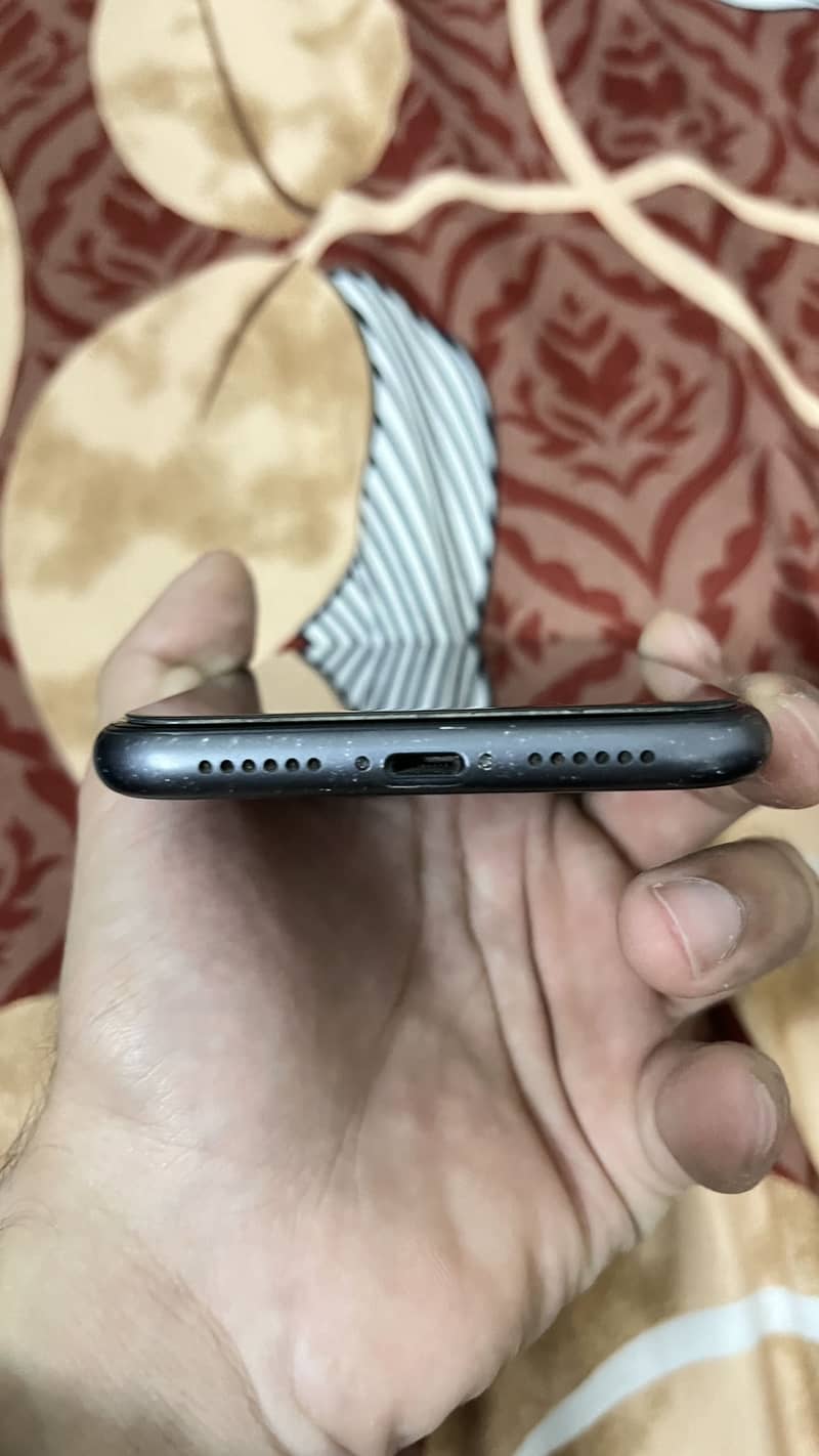 IPhone 11 4