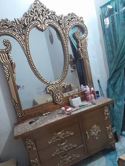 bed dreesing table