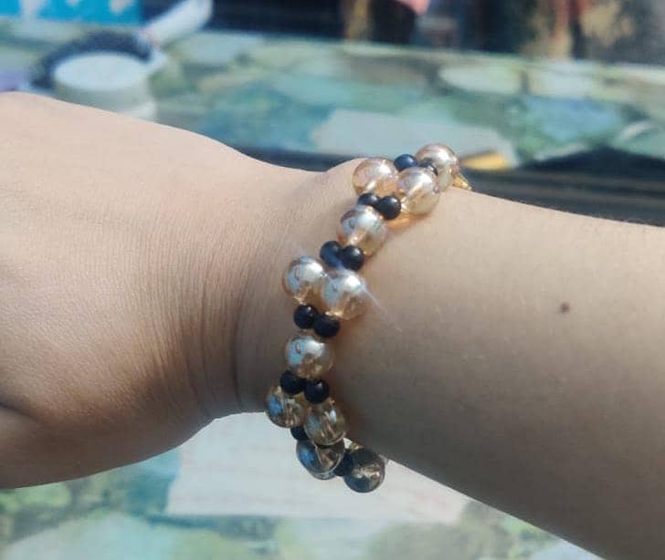 Bracelets 0