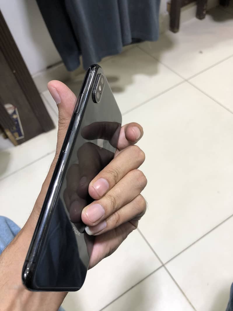 iphone xs max 1
