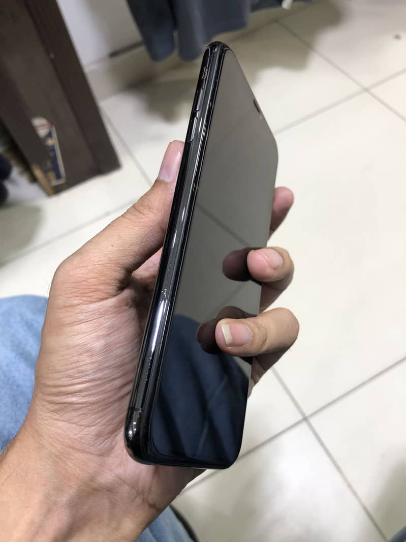 iphone xs max 4