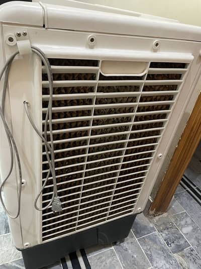 Bara coolers Ha bilkul achi condition ha whatsapp only contact