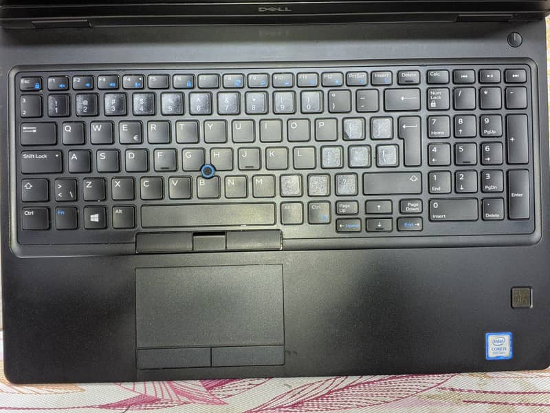 Dell Latitude E5590 3