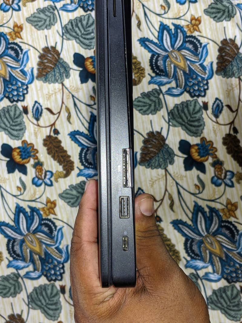 Dell Latitude E5590 4