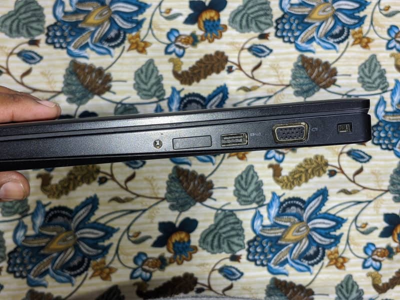 Dell Latitude E5590 6