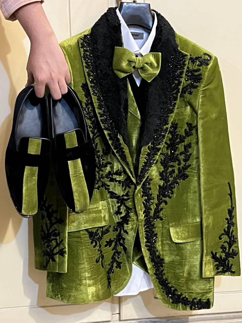 Three piece suit 0