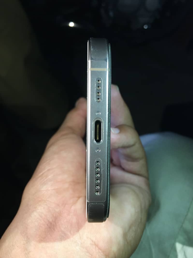 iphone 16 pro max 1