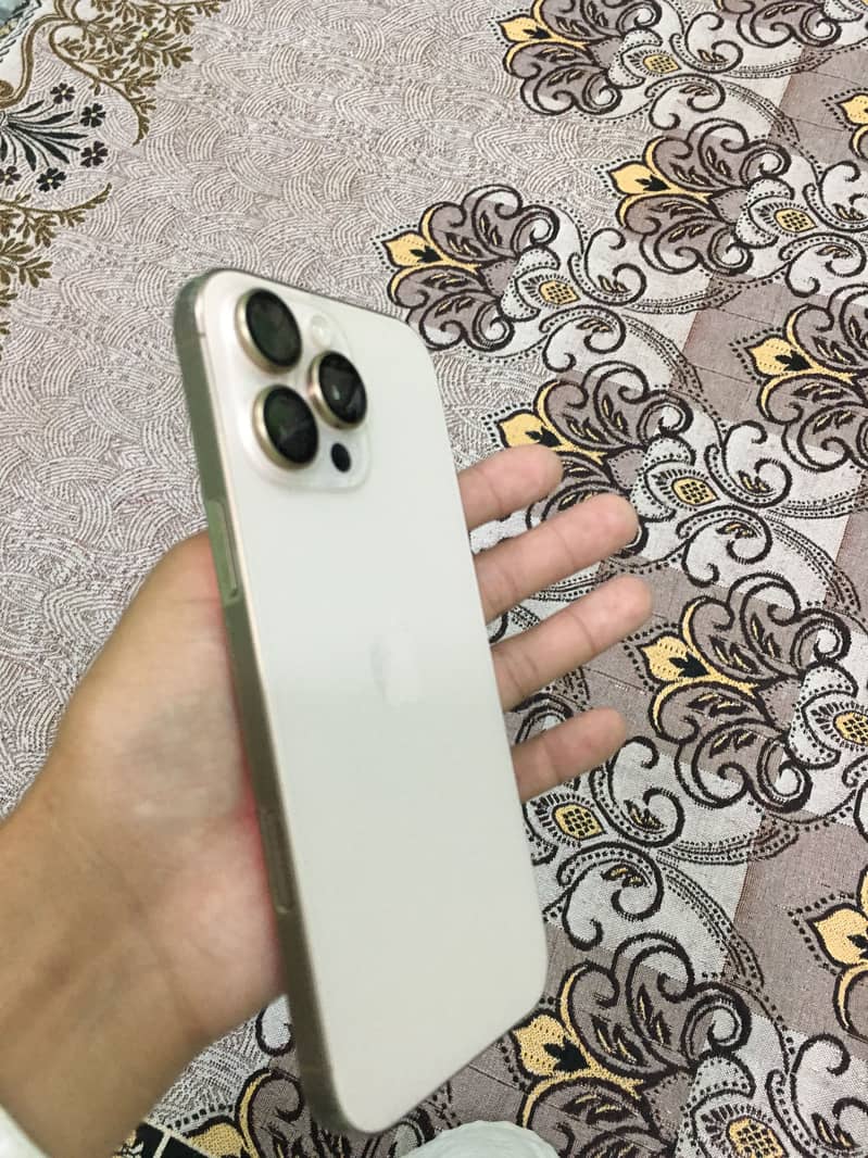 iphone 16 pro max 3