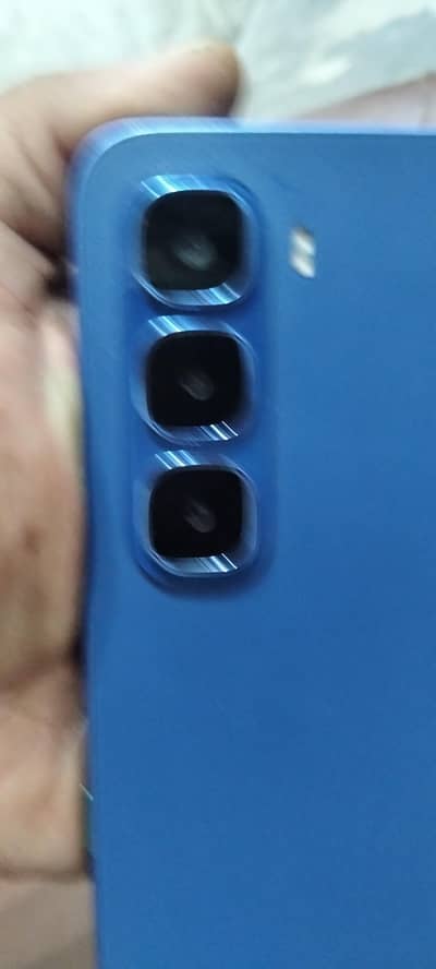 no scratch saath mein warranty bhi hai mobile ki