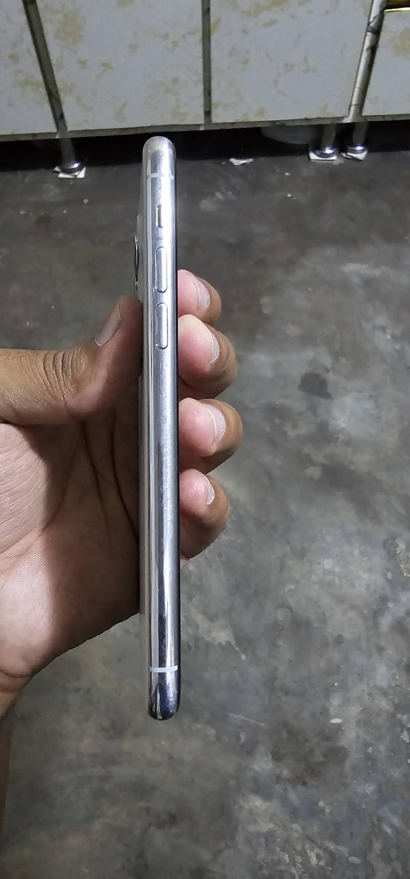 IPHONE 11 PRO 2