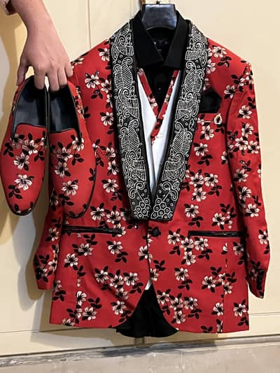 Three piece suit for men luxury design.