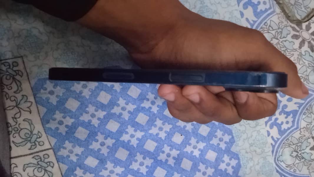 iPhone 13 3