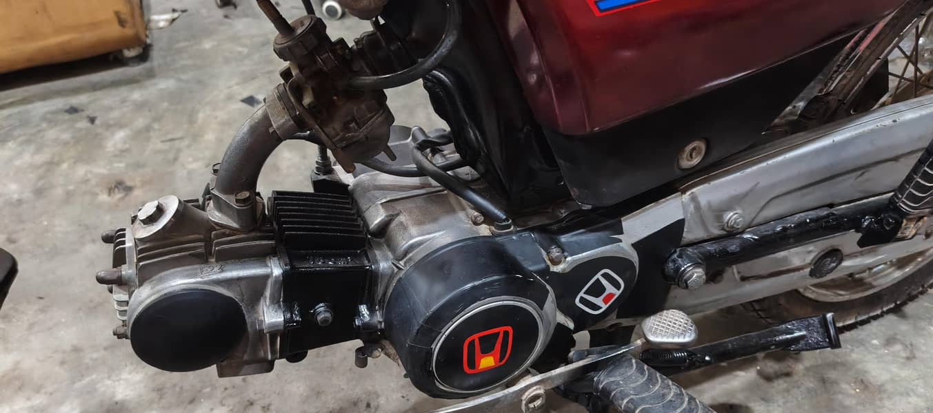 Dhoom 70cc 6