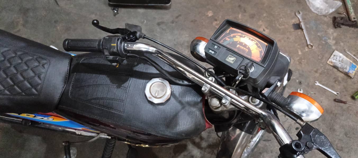 Dhoom 70cc 8