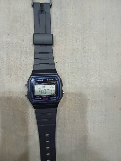 watch Casio water resistant Alarm on/off 24 Hours  Light