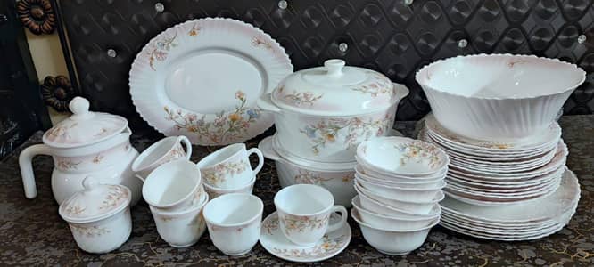 Dinner set brand new