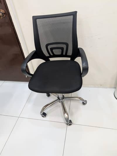 Black Revolving office chair with mesk black comfortable and good con