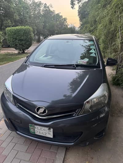 Toyota Vitz F 1.0 2012 I Lahore registered I Family used car