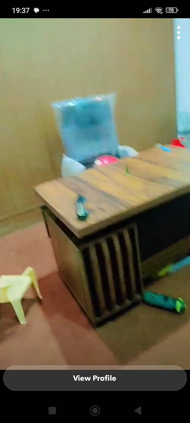 office table with mint condition 0