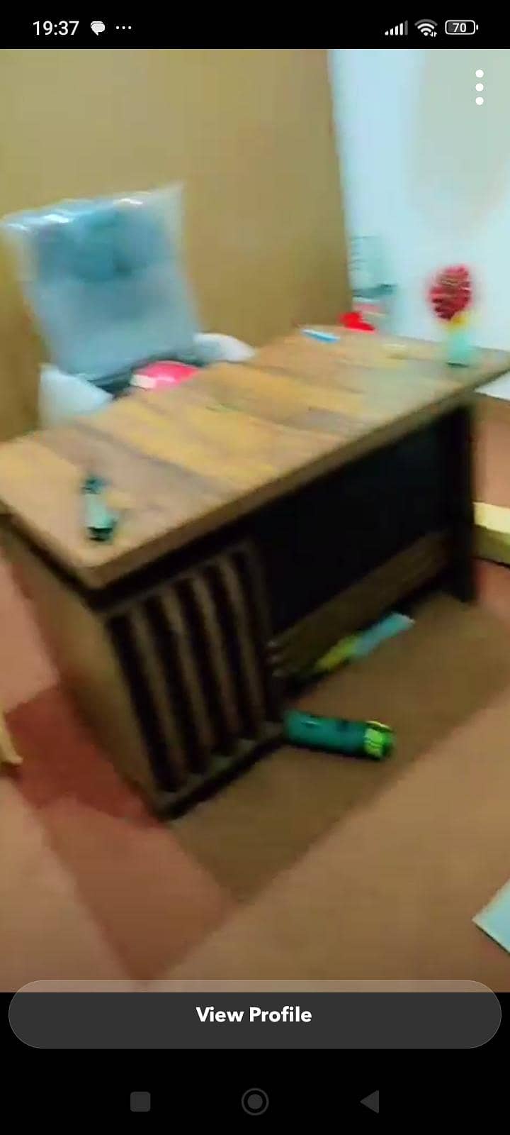 office table with mint condition 1