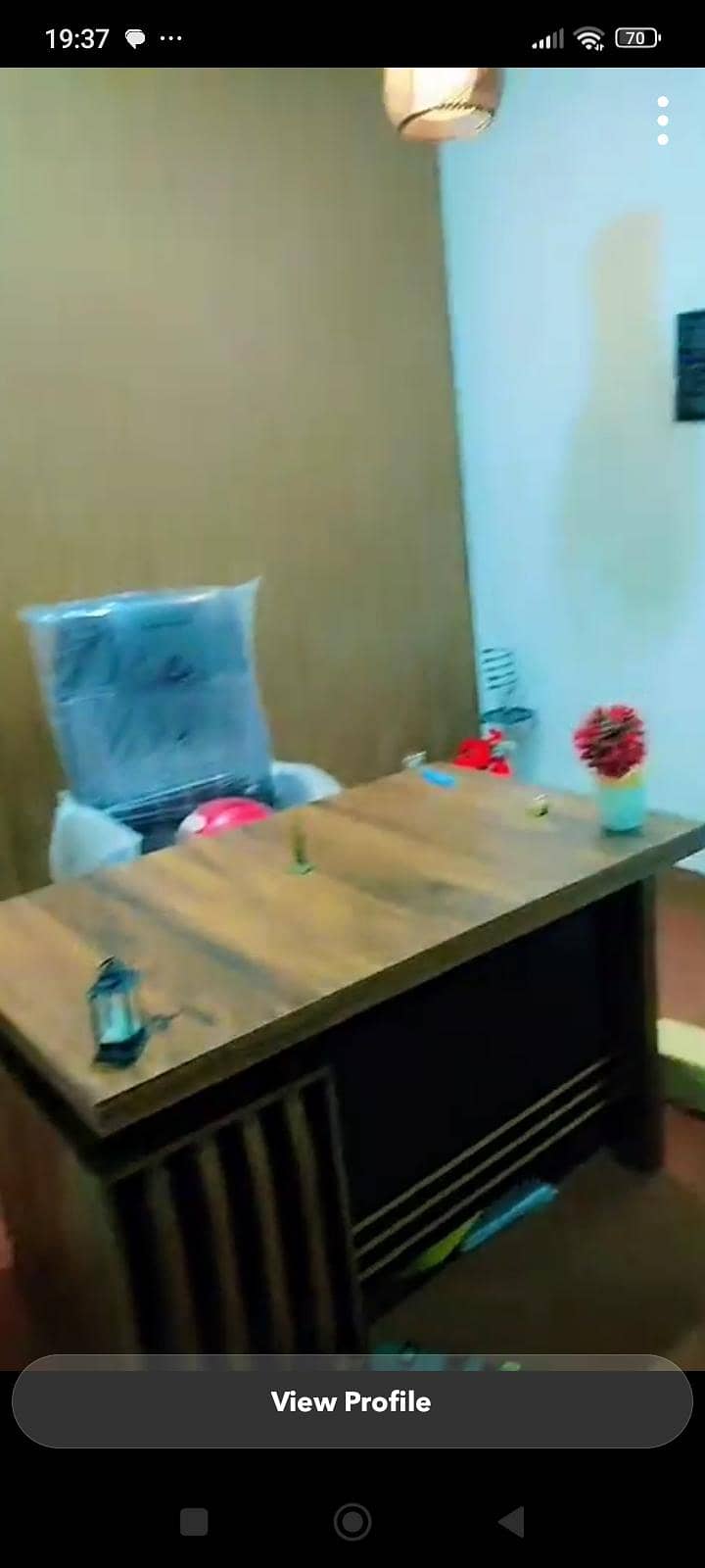 office table with mint condition 2