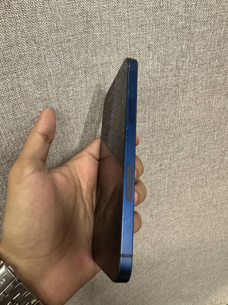 Apple iPhone 12 3