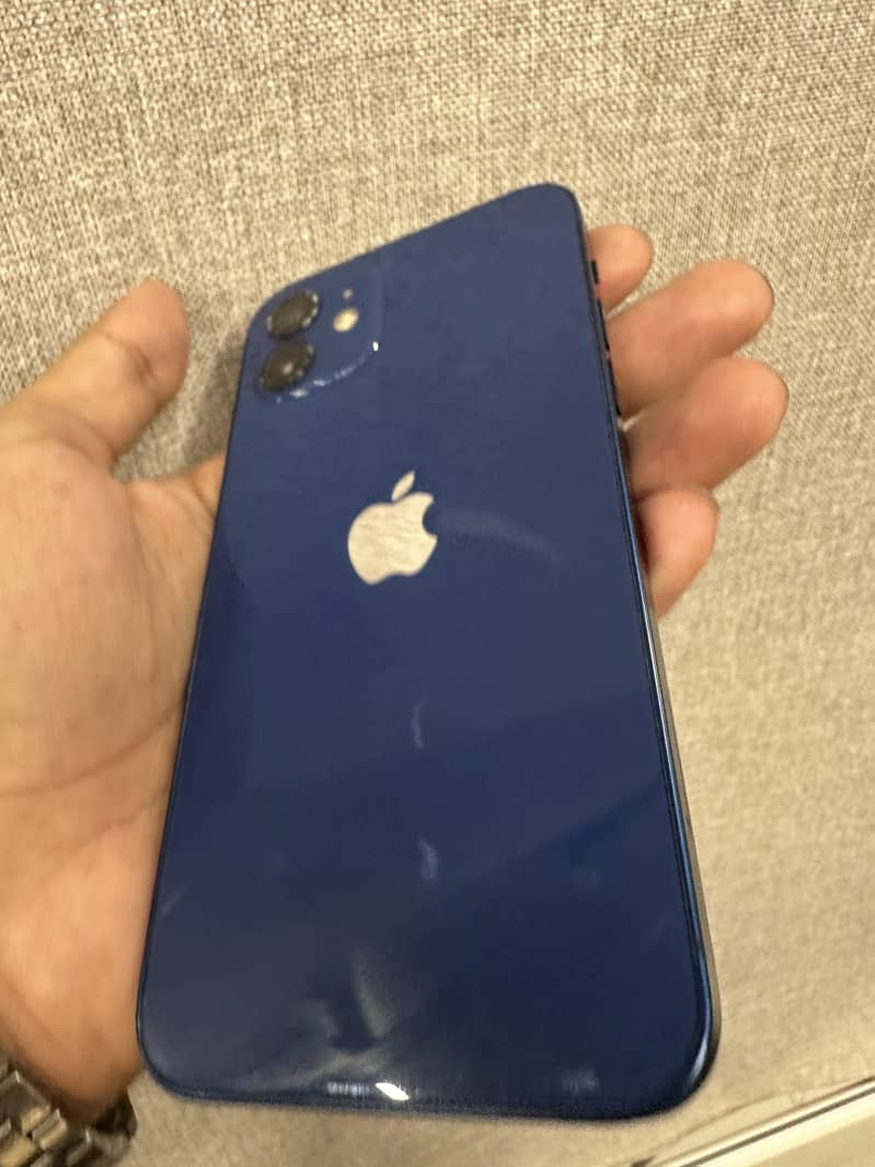 Apple iPhone 12 4