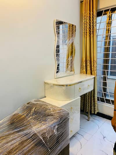 King size solid wood bed and side tables dressing and setthie