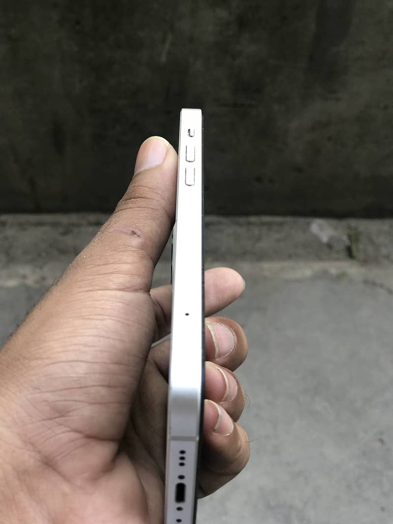 Iphone 12 4