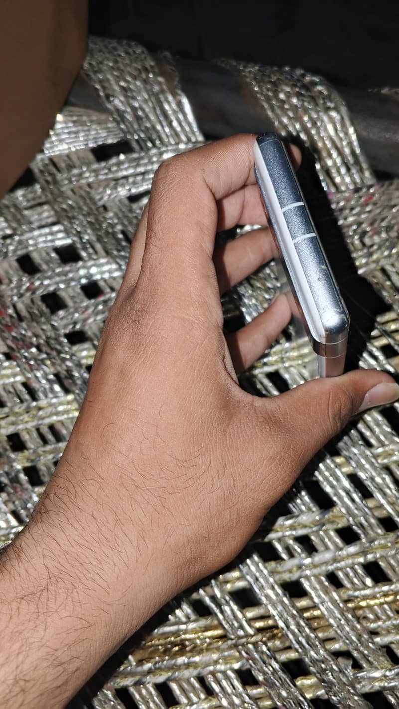 Gogle Pixel 7a 3