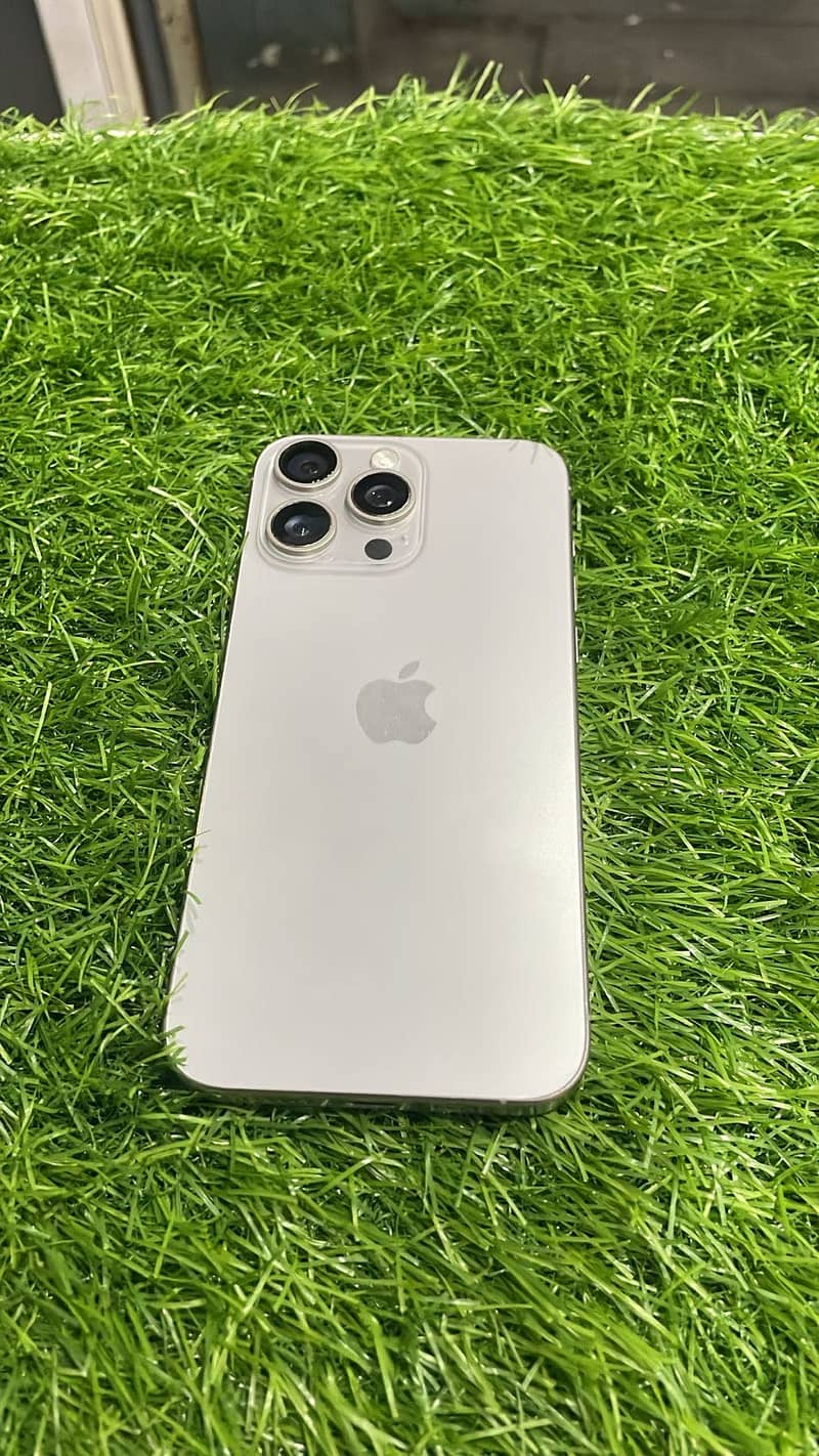 iPhone 15 pro max 0