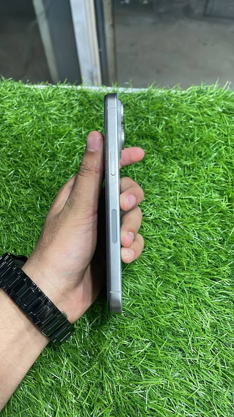 iPhone 15 pro max 2
