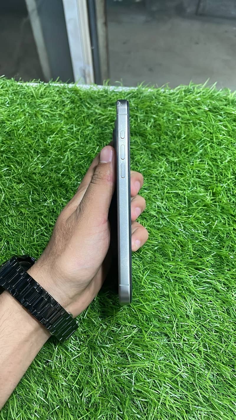 iPhone 15 pro max 3