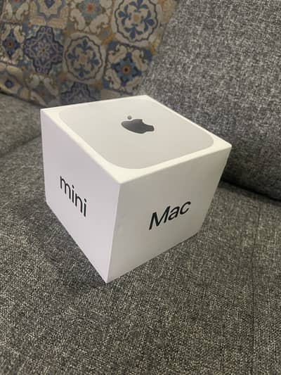 Apple Mac mini M4 chip with 10-core 16/512