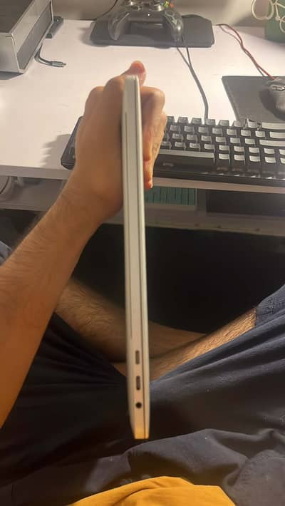 Macbook Pro 15 Inch Intel i7  Mac Os sequtia Ram 16  ssd 512 Integrat